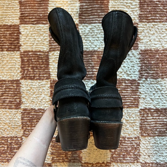 Frye Genuine Suede Leather Black Silver Heeled Harness Ankle Moto Boots Western - Picture 4 of 6